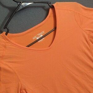 Arc'teryx Shirt Women's S Orange Motus Crew Short Sleeve Tee Outdoor Hiking NWT